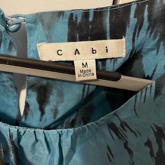 CAbi # 142 Serene blue black ombré silk tiered sleeveless blouse, size medium - Picture 2 of 7